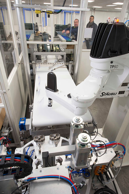 vollständig robotisierte und automatisierte Montagelinie