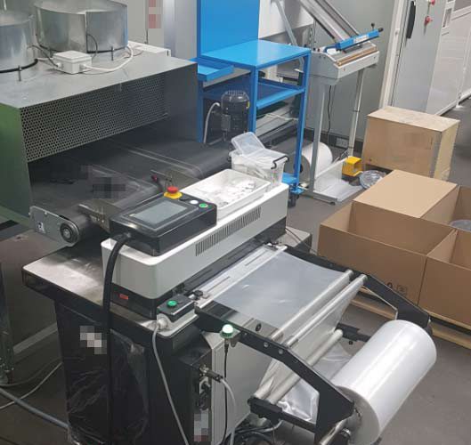 Automatic bagging for automotive plastic parts