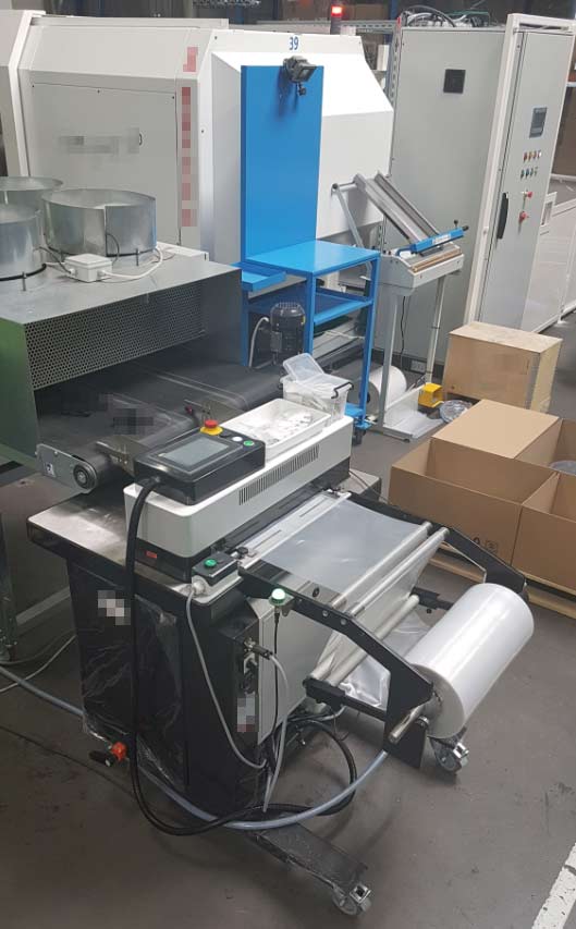 Automatic bagging for automotive plastic parts